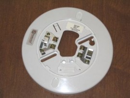 D261AW two wire smoke detector base